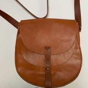 Madewell Essex leather crossbody saddle bag.